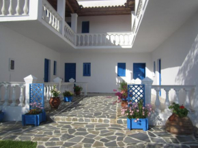BLUE GARDENS APARTMENTS, Róda